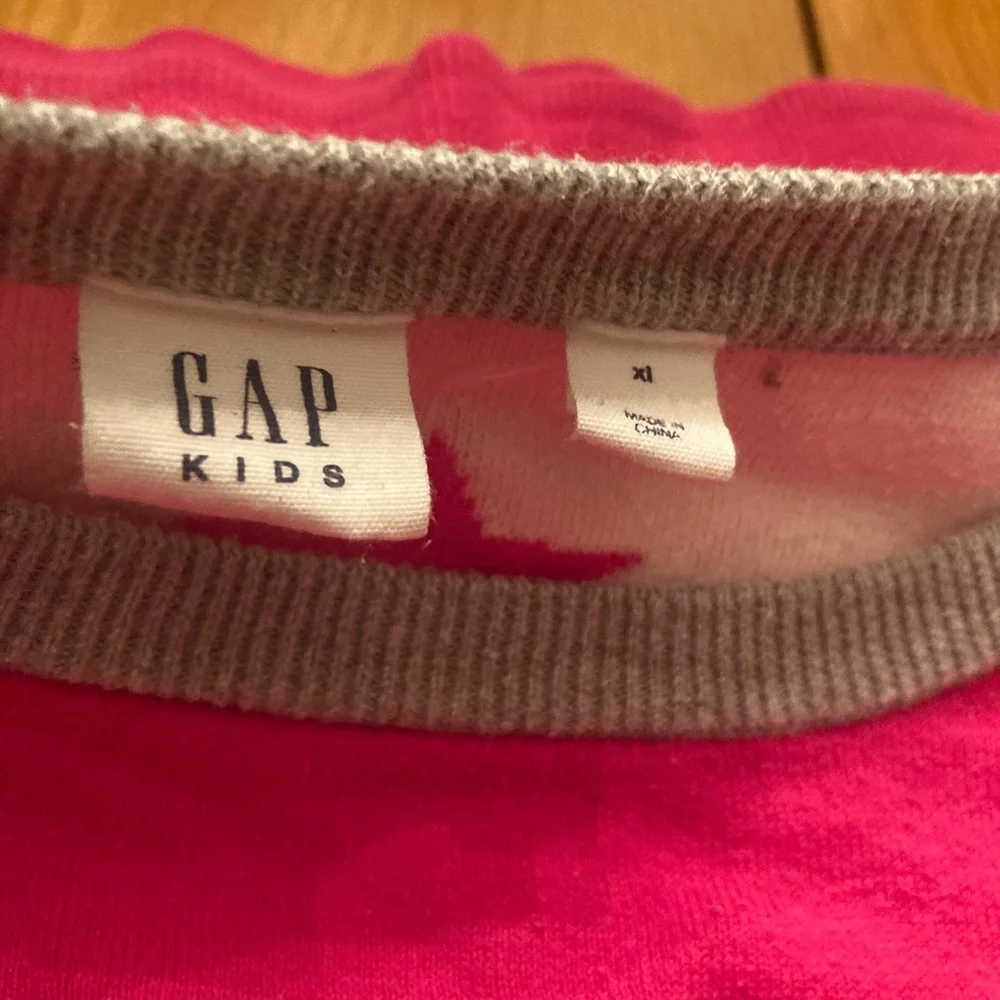 Gap pink sweater with stars